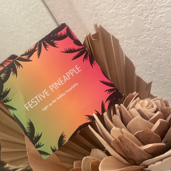 Alex and Ani Christmas pineapple gold bracelet - Picture 4 of 5